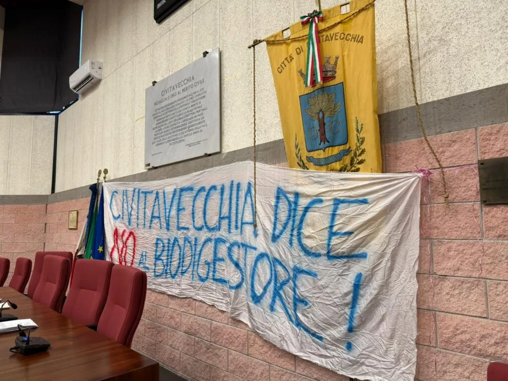 Il “no” al biodigestore e alla discarica arriva alla Pisana