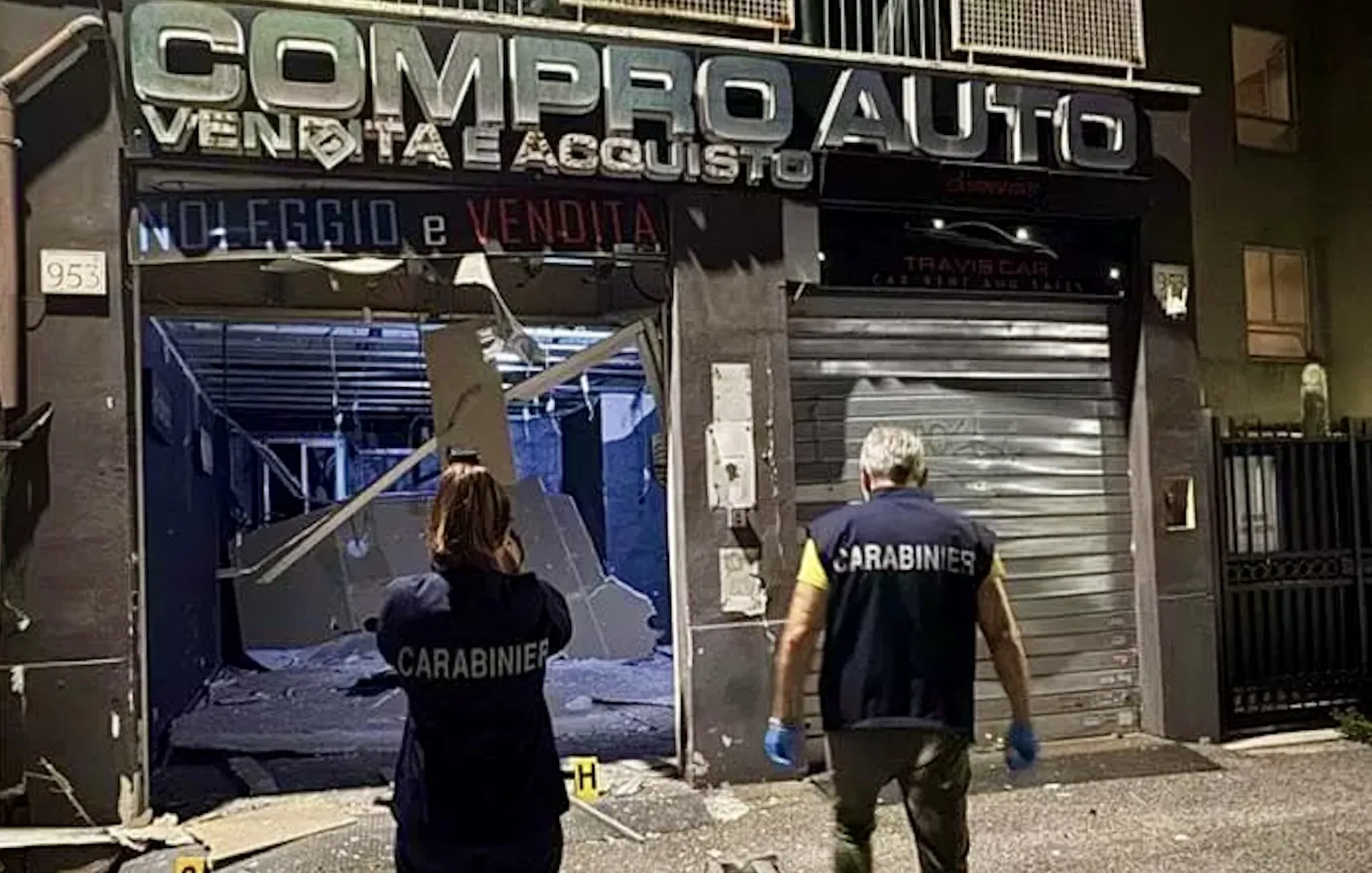 Due bombe in 48 ore contro un noleggio auto sulla Casilina: stavolta usato più esplosivo