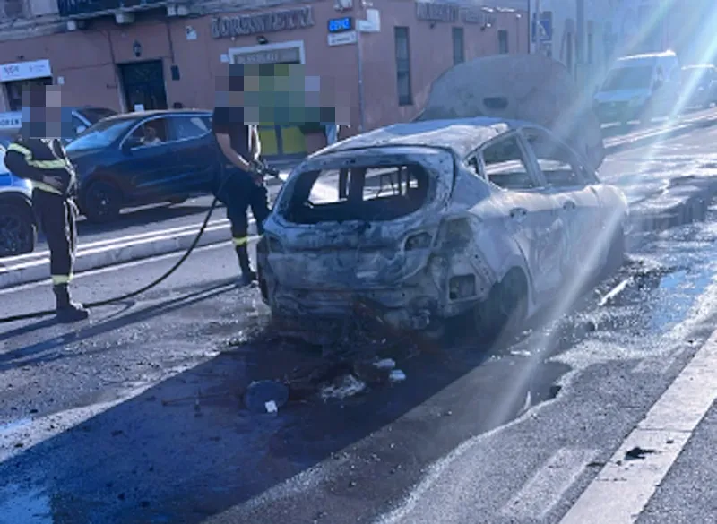 Fumo e fiamme a ridosso del Ponte 2 Giugno: macchina dei soccorsi sulla Portuense paralizzata