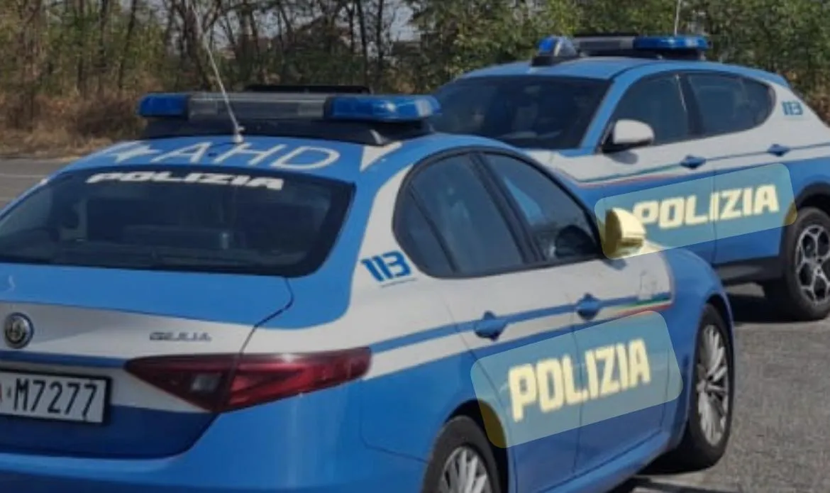 Rissa a sediate e auto danneggiate davanti al McDonald’s di Ostia: cosa è successo
