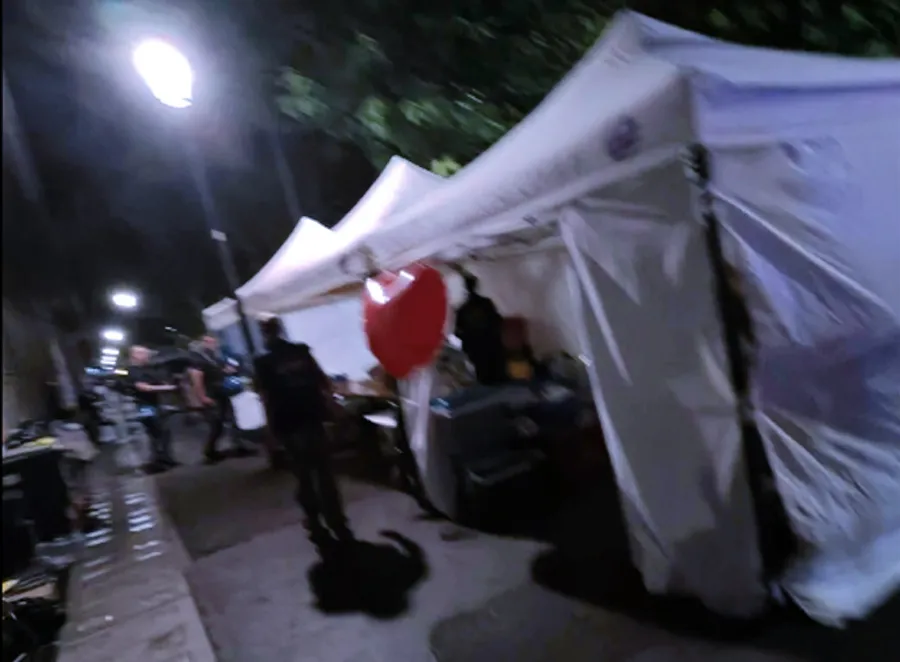 Un'altra notte in strada davanti allo Spin Time per 150 famiglie: spunta la raccolta fondi "per restare" (FOTO)