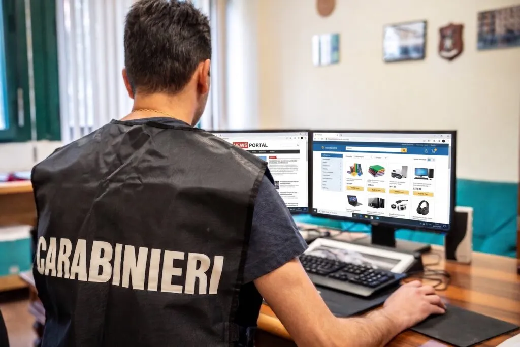 Truffa online per una console: 11mila euro rubati a Roma, denunciate due persone