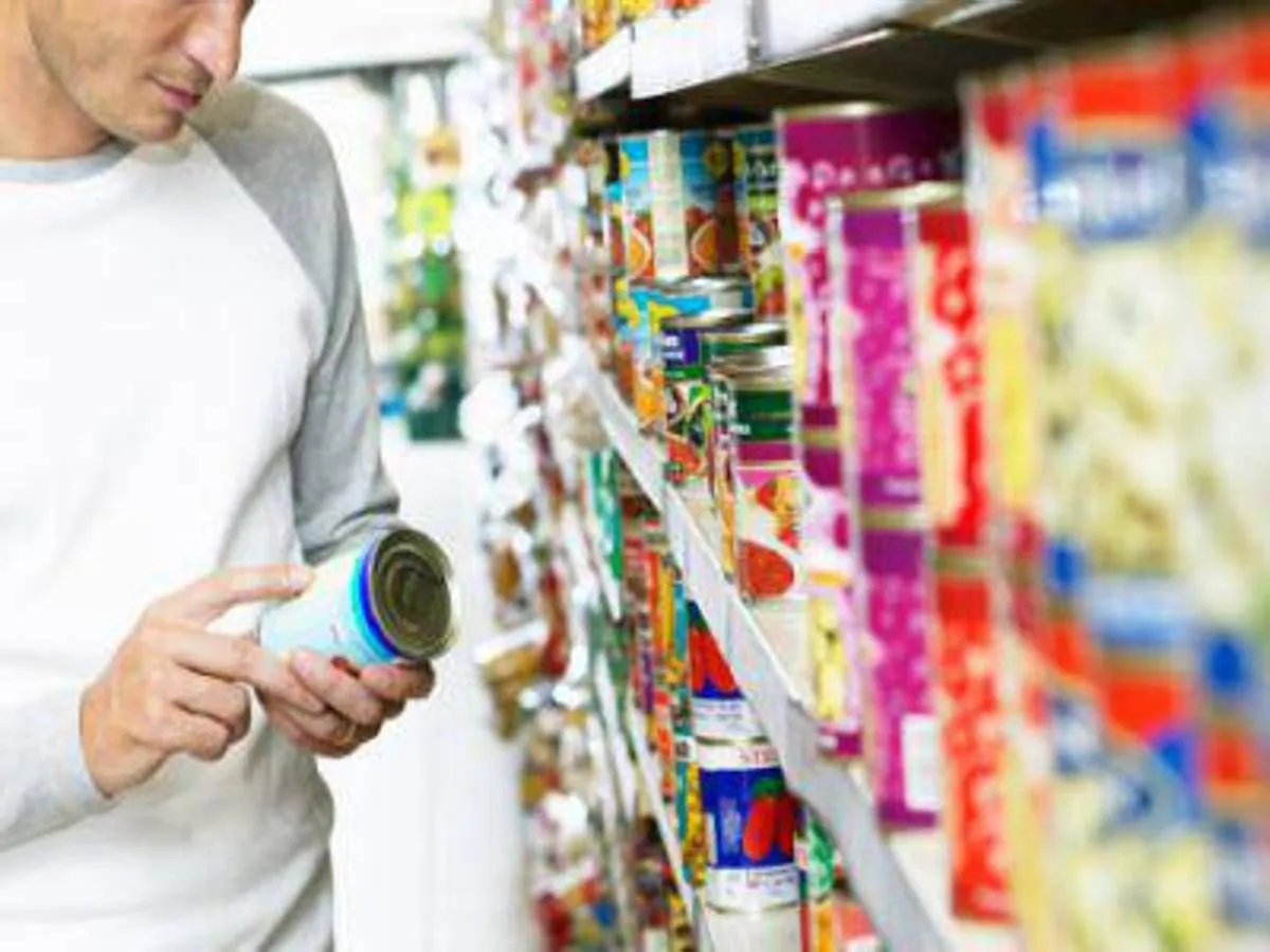 Spreco alimentare, non basta guardare la data: i 5 controlli prima di buttare il cibo