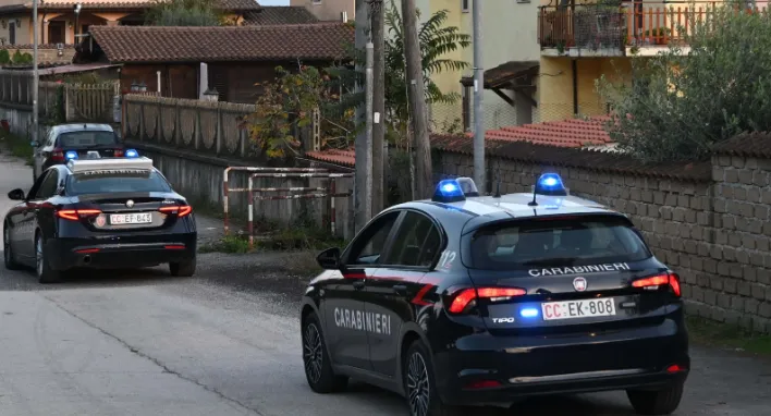 Sorpreso con il figlio di sette anni vittima delle sue violenze finisce ai domiciliari a Sant’Oreste