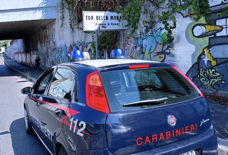 Per mesi estorce denaro e sigarette terrorizzando una famiglia: fermato l'incubo di una tabaccheria romana