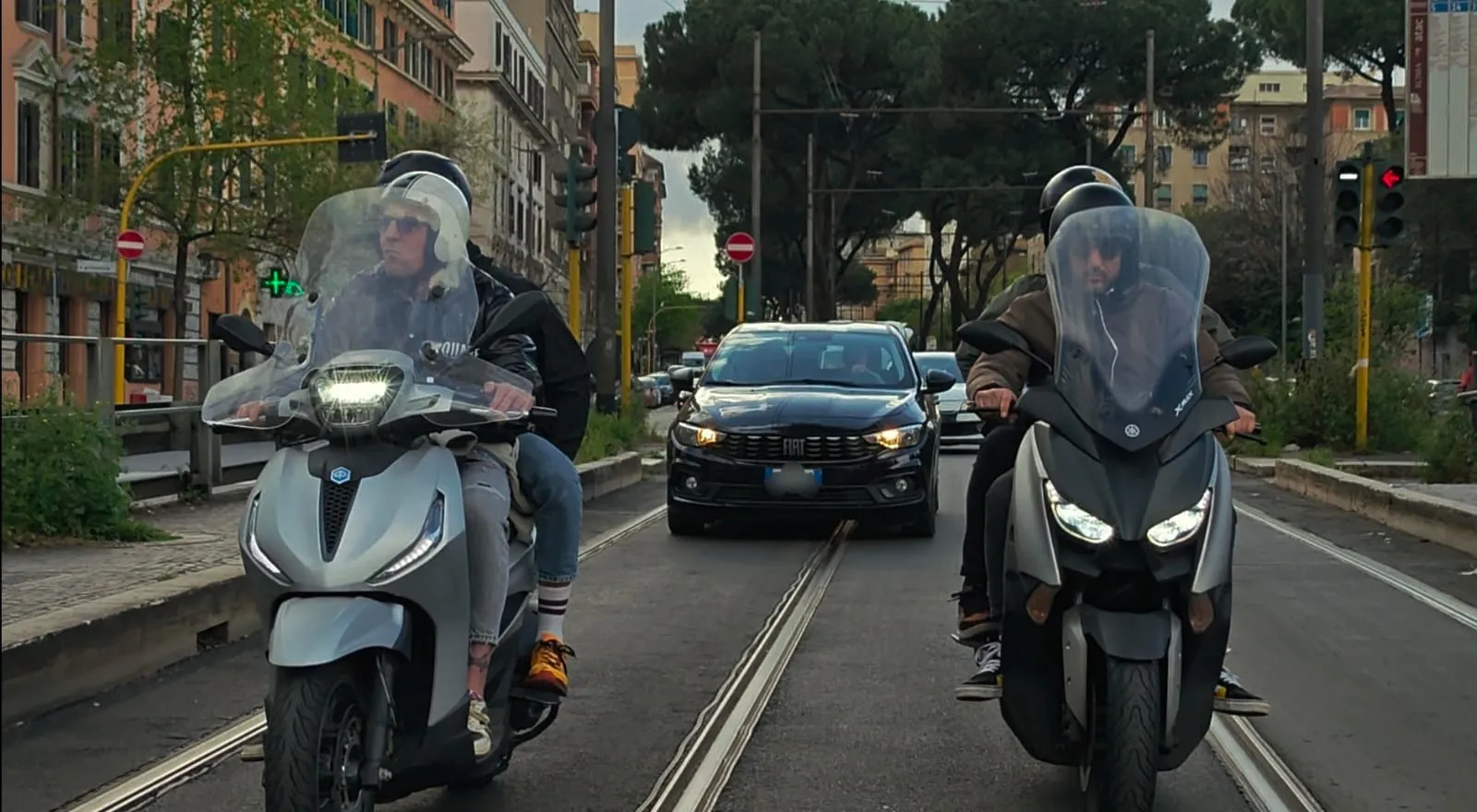 "Caveau" su ruote per nascondere la cocaina: arresti della Polizia a Roma est