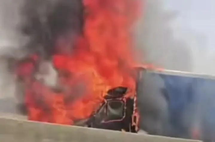 Camion in fiamme sulla Pontina: traffico in tilt e lunghe code verso Roma