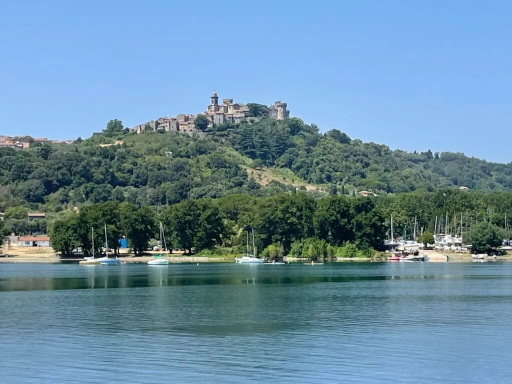 Shopping sotto le stelle, street food e spettacoli: l'estate si accende con la Notte Bianca a Bracciano