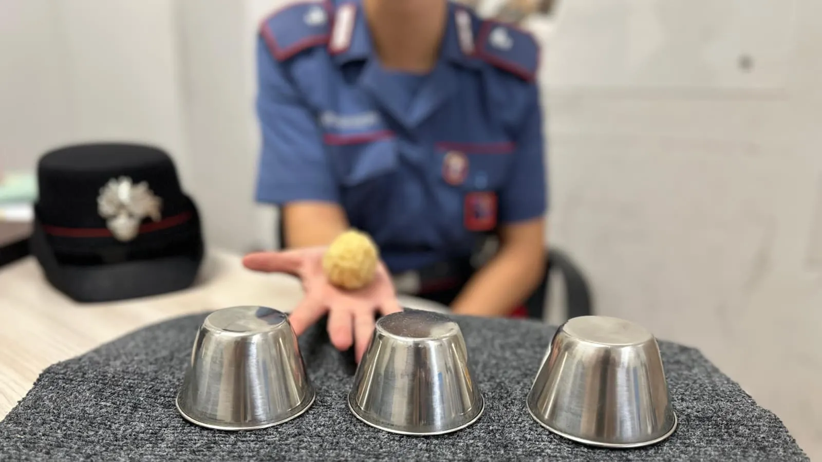 Rione Trevi e la piaga della truffa delle tre campanelle: carabinieri in azione