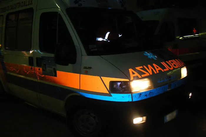 Tragedia a Tor San Lorenzo: incidente sul lungomare, morto un 20enne
