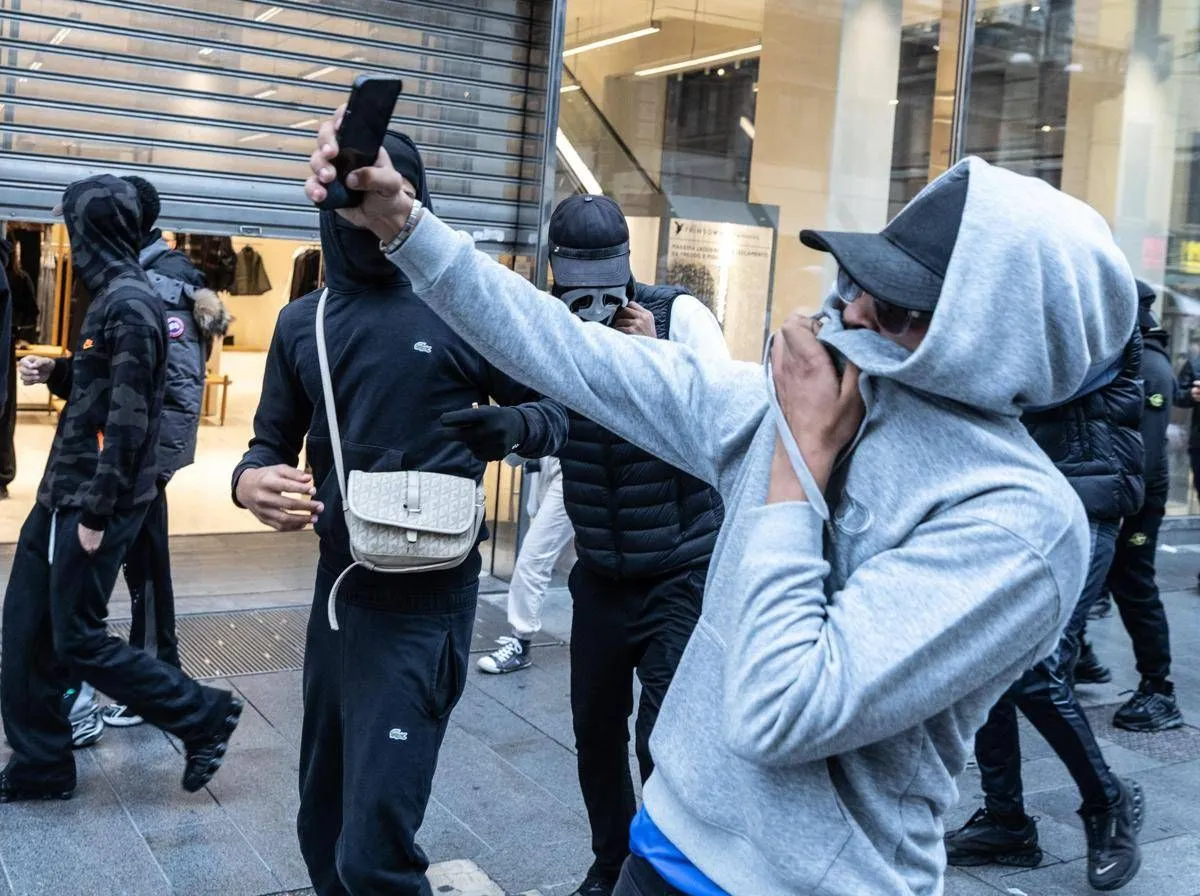 Guerriglia a Milano, chi sono i ragazzi della generazione Selfie: TikTok, rabbia e voglia di apparire