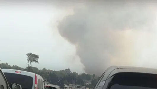 Rogo e colonne di fumo sulla via Pontina: scatta la chiusura alle porte di Roma