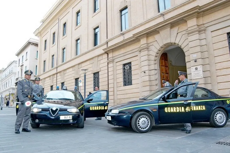 Guardia di Finanza, la caserma “Bruzzesi” alimenatata col sole